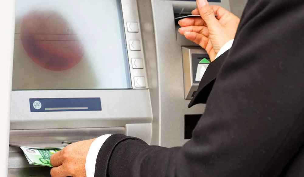 آیا مالیات بر معاملات بانکی موثر است؟